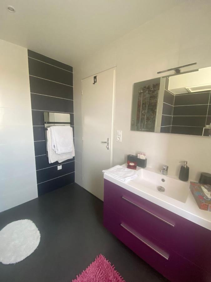 Chambre Avec Salle De Bain Privee Dans Maison Bourges Dış mekan fotoğraf